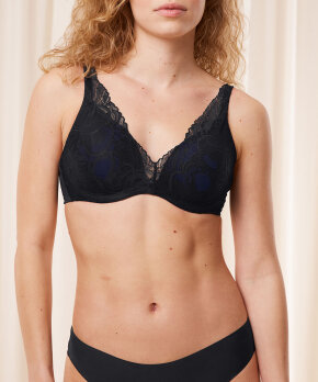Triumph - Body Make-Up Illusion WP Bh