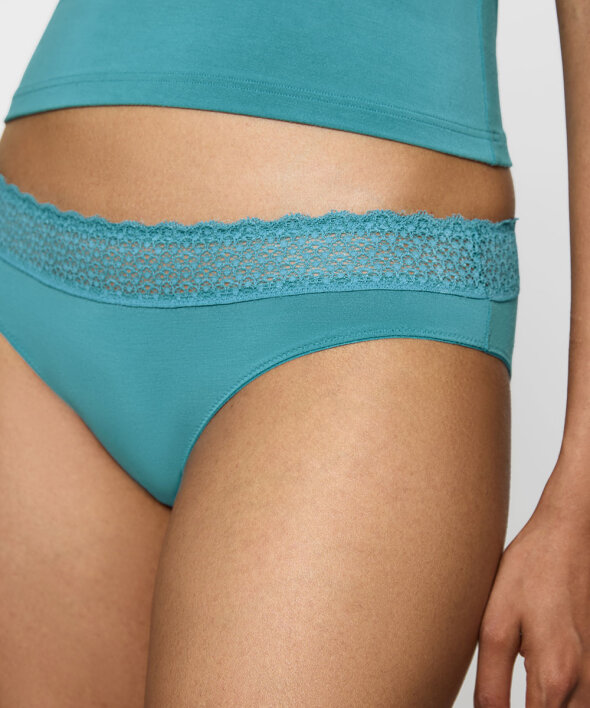 Triumph - Independent Hikini / Tai