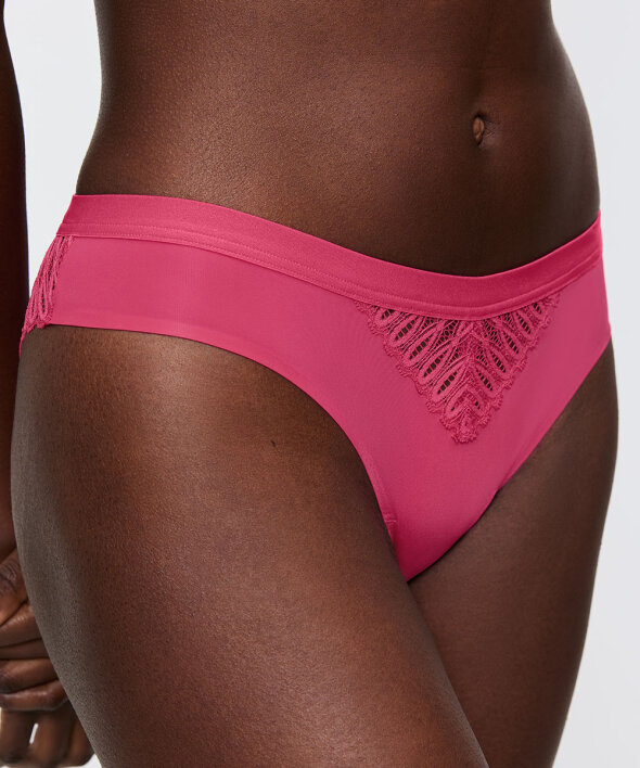 Triumph - Aura Spotlight Brazil