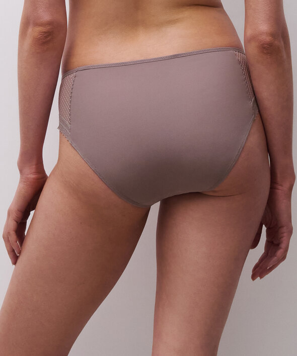 Chantelle - Romance Full Brief