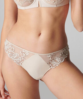 Simone Pérèle - Saga Thong