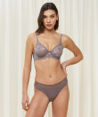 Triumph - Independent Hikini / Tai