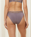 Triumph - Independent Hikini / Tai