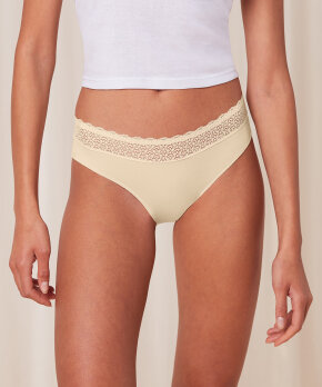 Triumph - Independent Hikini / Tai